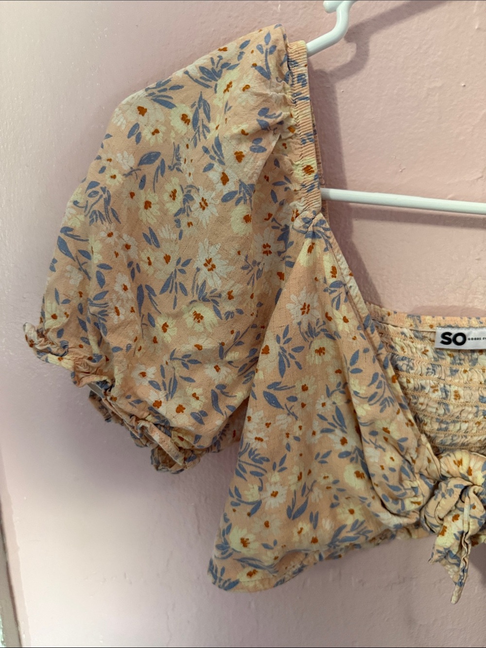 SO Floral Tie-Front Crop Top in Light Pink, Purple and White Size Small - Picture 3 of 5